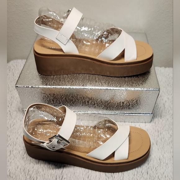 REPORT SANDALS WHITE SIZE 8 - Picture 1 of 6